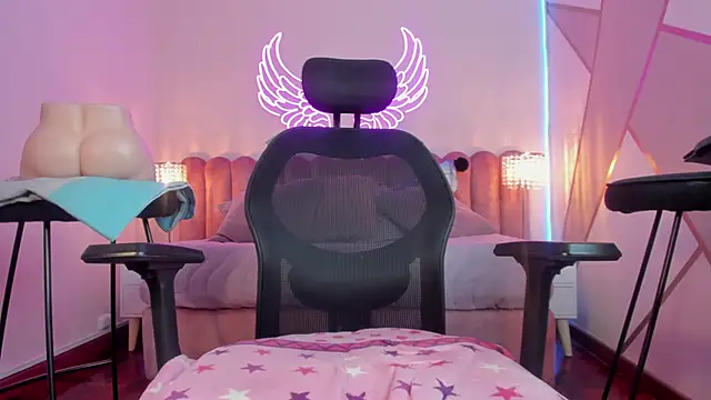  scarletmoore online show from February 21, 2025, 1:22 pm