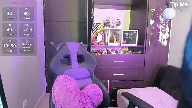 Emilytafur online show from October 10, 2025, 8:08 pm