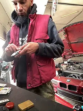 Snapshot of donnuozfutura chatting on February 13, 2025, 11:17 am donnuozfutura online show from February 13, 2025, 11:17 am