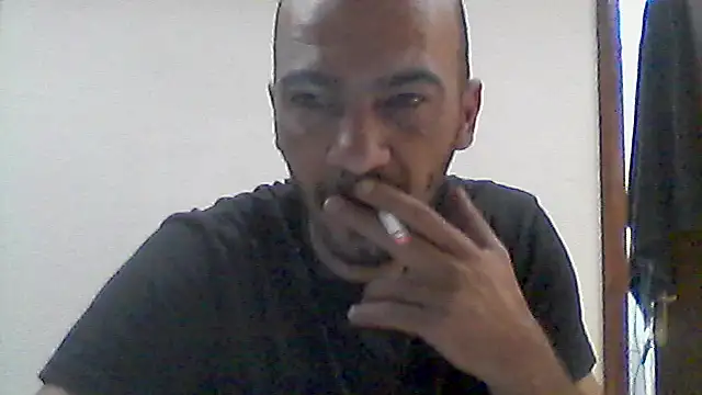 Snapshot of donnuozfutura chatting on November 5, 2025, 5:40 am donnuozfutura online show from November 5, 2025, 5:40 am