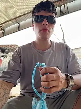 Logan smith1 online show from November 10, 2025, 4:17 pm