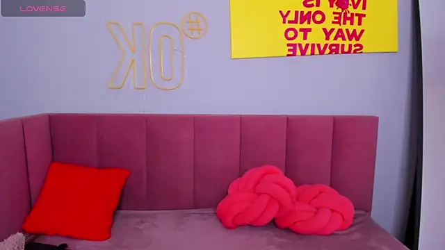 Diana Garrett online show from November 20, 2025, 2:56 am