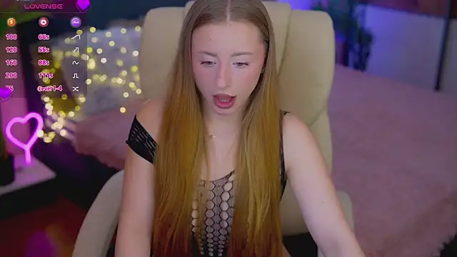 SilverrMoon online show from October 31, 2025, 6:47 am