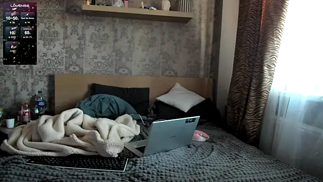 purebeautie13 online show from December 12, 2024, 11:50 am