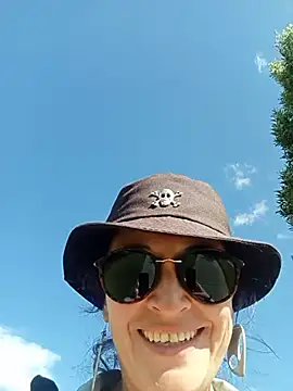 Snapshot of sophie_banger chatting on October 2, 2025, 8:27 pm sophie banger online show from October 2, 2025, 8:27 pm