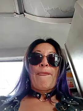 Snapshot of sophie_banger chatting on October 3, 2025, 5:43 pm sophie banger online show from October 3, 2025, 5:43 pm