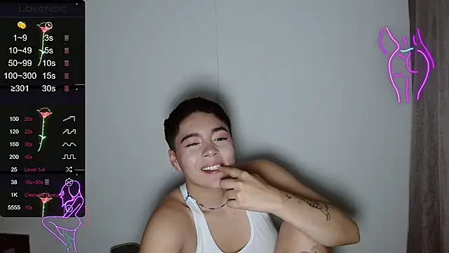 TRIXIE TANG28 online show from March 13, 2025, 11:59 pm