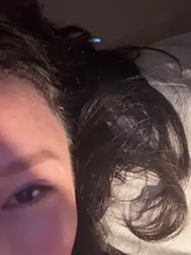 Krismil3 online show from April 14, 2026, 1:06 pm