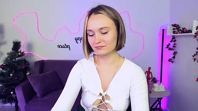 BritnieCute online show from December 19, 2024, 7:18 am