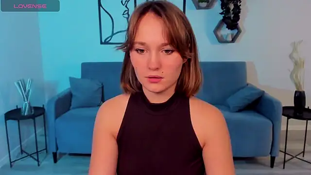 BritnieCute online show from November 10, 2025, 5:39 am