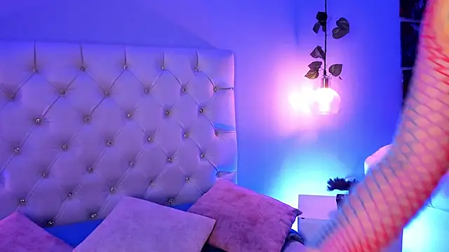 ZoeHarris online show from September 29, 2025, 12:10 pm