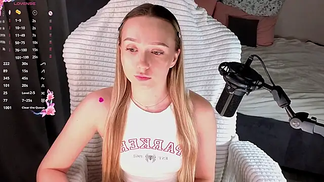 HollisBeckett online show from February 27, 2026, 3:17 am