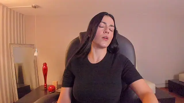 Snapshot of BellaClaiir chatting on December 1, 2025, 3:17 pm BellaClaiir online show from December 1, 2025, 3:17 pm