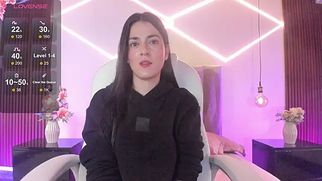 Snapshot of BellaClaiir chatting on December 4, 2025, 2:26 pm BellaClaiir online show from December 4, 2025, 2:26 pm