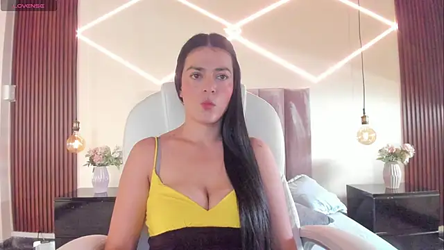 Snapshot of BellaClaiir chatting on December 16, 2025, 2:44 pm BellaClaiir online show from December 16, 2025, 2:44 pm