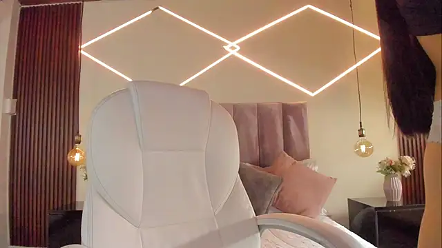 Snapshot of BellaClaiir chatting on December 18, 2025, 2:34 pm BellaClaiir online show from December 18, 2025, 2:34 pm