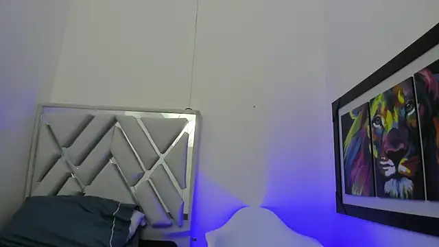 Snapshot of leslyylove chatting on December 17, 2024, 3:17 am leslyylove online show from December 17, 2024, 3:17 am