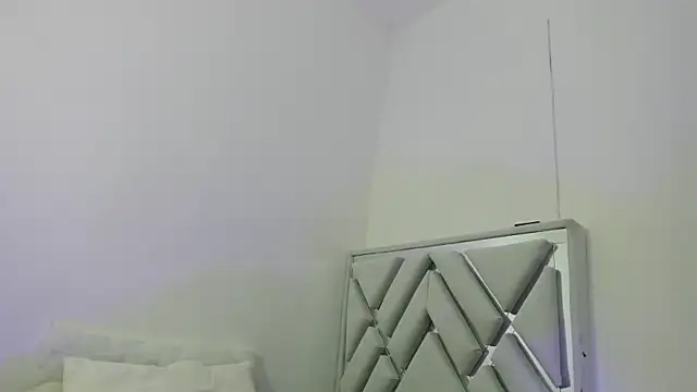 Snapshot of leslyylove chatting on February 28, 2025, 8:20 am leslyylove online show from February 28, 2025, 8:20 am