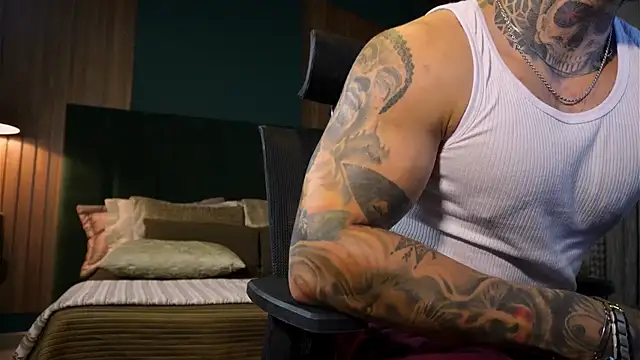 LeoSalvatore  online show from March 23, 2025, 2:04 am