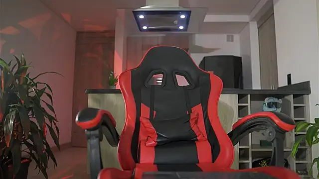 LeoSalvatore  online show from September 14, 2025, 10:03 am