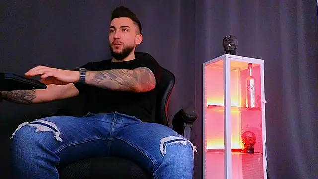 MightyAaron66 online show from February 16, 2025, 7:48 am