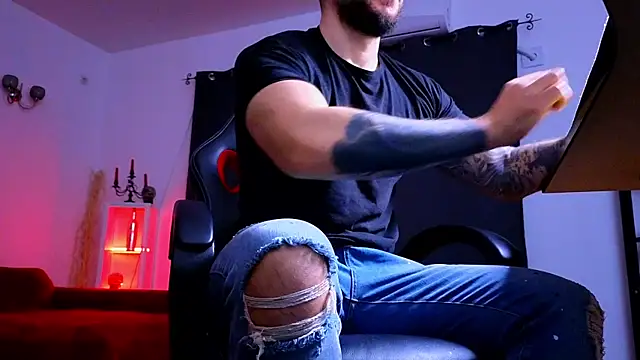 Snapshot of MightyAaron66 chatting on December 15, 2025, 5:01 am MightyAaron66 online show from December 15, 2025, 5:01 am