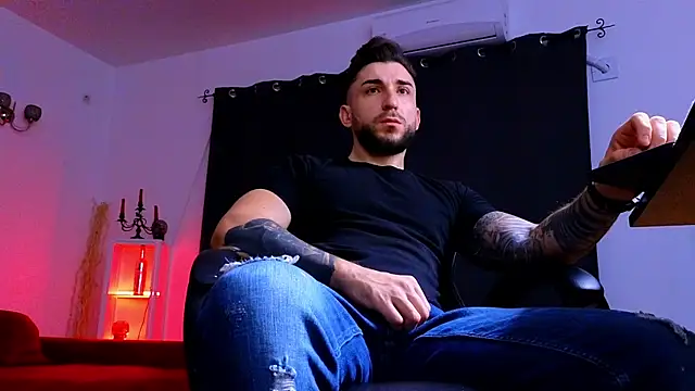 Snapshot of MightyAaron66 chatting on December 19, 2025, 3:35 am MightyAaron66 online show from December 19, 2025, 3:35 am