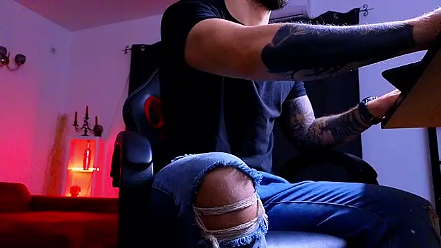 Snapshot of MightyAaron66 chatting on January 7, 2026, 3:20 am MightyAaron66 online show from January 7, 2026, 3:20 am