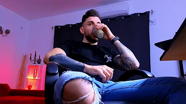 Snapshot of MightyAaron66 chatting on January 13, 2026, 5:35 am MightyAaron66 online show from January 13, 2026, 5:35 am