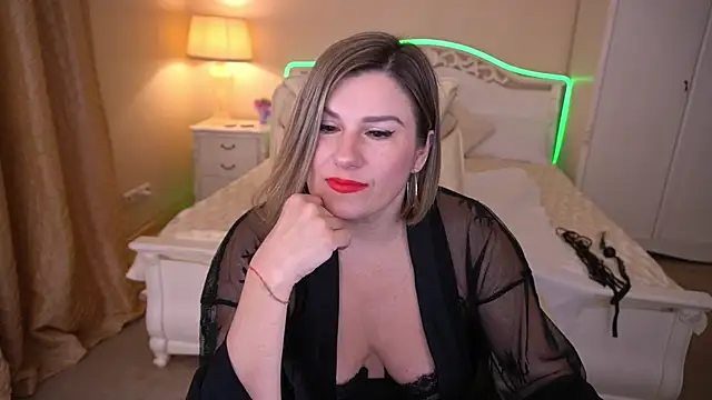 KiraRoxx online show from March 18, 2025, 9:53 pm