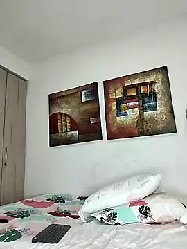 cuteluci  online show from January 2, 2025, 4:02 pm