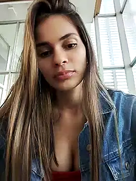 cuteluci  online show from January 7, 2025, 9:46 pm