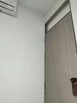 cuteluci  online show from January 12, 2025, 12:55 pm