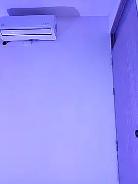 cuteluci  online show from January 17, 2025, 11:38 am