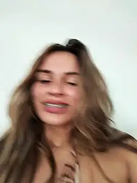 cuteluci  online show from February 17, 2025, 5:43 pm