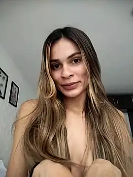 cuteluci  online show from March 17, 2025, 7:48 pm