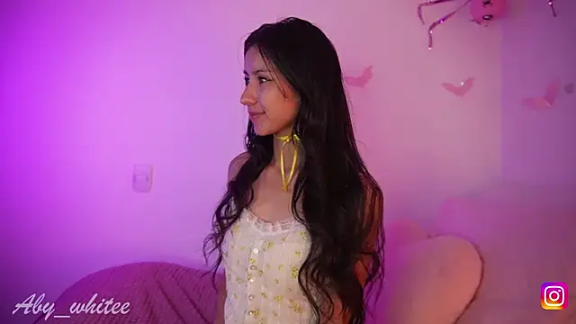 AbyWhitee online show from November 1, 2025, 5:53 am