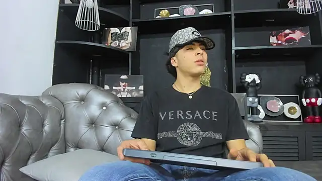 Snapshot of HeellBoy_ chatting on October 16, 2025, 8:54 pm HeellBoy online show from October 16, 2025, 8:54 pm