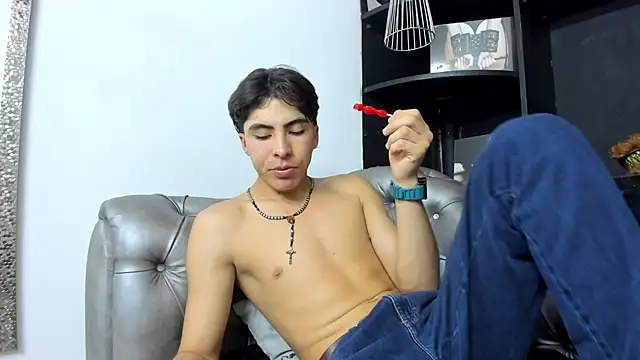 Snapshot of HeellBoy_ chatting on October 29, 2025, 8:21 pm HeellBoy online show from October 29, 2025, 8:21 pm