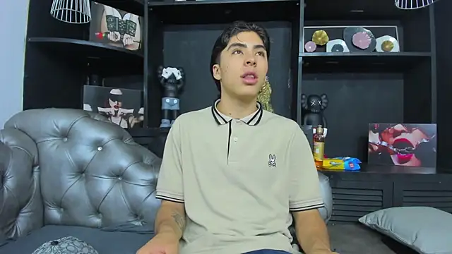 Snapshot of HeellBoy_ chatting on November 9, 2025, 1:26 am HeellBoy online show from November 9, 2025, 1:26 am