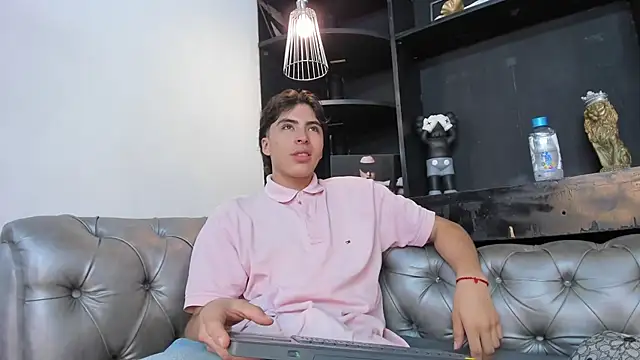 Snapshot of HeellBoy_ chatting on November 14, 2025, 3:38 am HeellBoy online show from November 14, 2025, 3:38 am