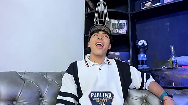 Snapshot of HeellBoy_ chatting on November 20, 2025, 8:08 pm HeellBoy online show from November 20, 2025, 8:08 pm