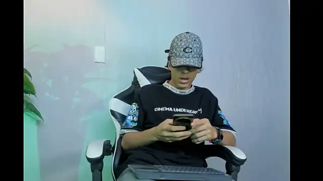 Snapshot of HeellBoy_ chatting on November 26, 2025, 2:56 am HeellBoy online show from November 26, 2025, 2:56 am