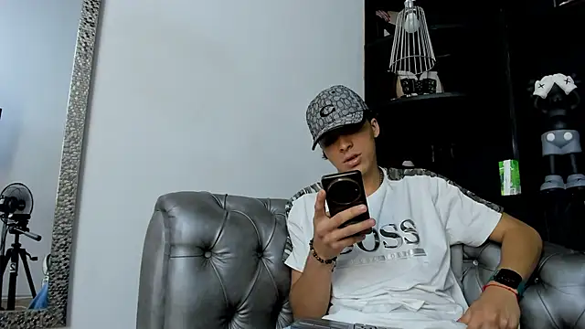 Snapshot of HeellBoy_ chatting on November 28, 2025, 3:20 am HeellBoy online show from November 28, 2025, 3:20 am