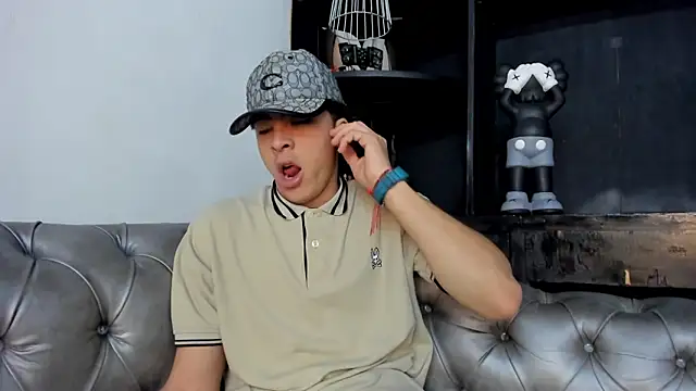 Snapshot of HeellBoy_ chatting on November 29, 2025, 3:42 am HeellBoy online show from November 29, 2025, 3:42 am