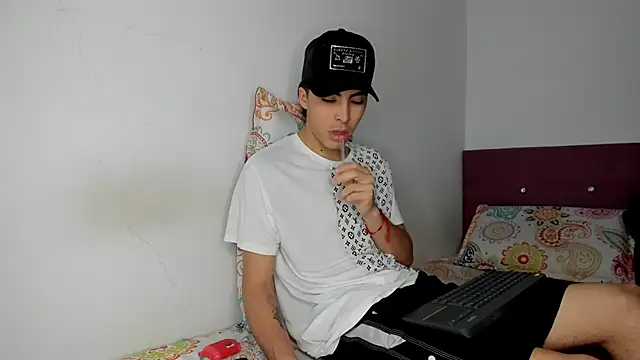 Snapshot of HeellBoy_ chatting on February 10, 2026, 7:56 am HeellBoy online show from February 10, 2026, 7:56 am