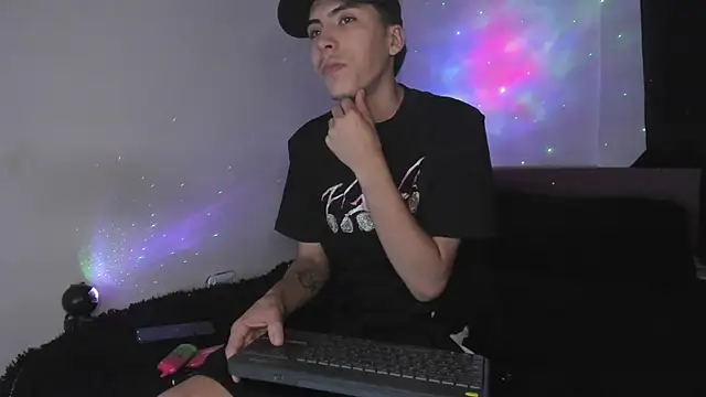 HeellBoy  online show from May 23, 2026, 2:28 am