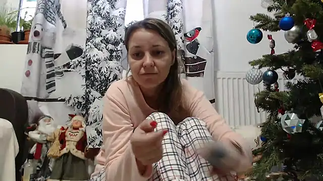 SweetMaddy888 online show from December 26, 2024, 2:16 pm