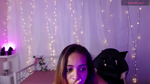 Abigail Wilson  online show from February 1, 2025, 8:05 pm