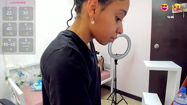 Abigail Wilson  online show from March 15, 2025, 11:39 pm